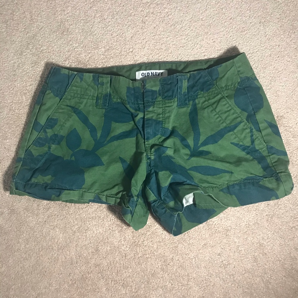 Old navy leaf printed shorts